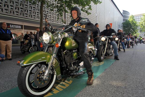 HarleyHH2011   146.jpg - Hamburger Harley Days 2011, Harley Davidson, ride in bike show auf der moenckebergstrasse in hamburg am samstag, den 25. juni 2011,